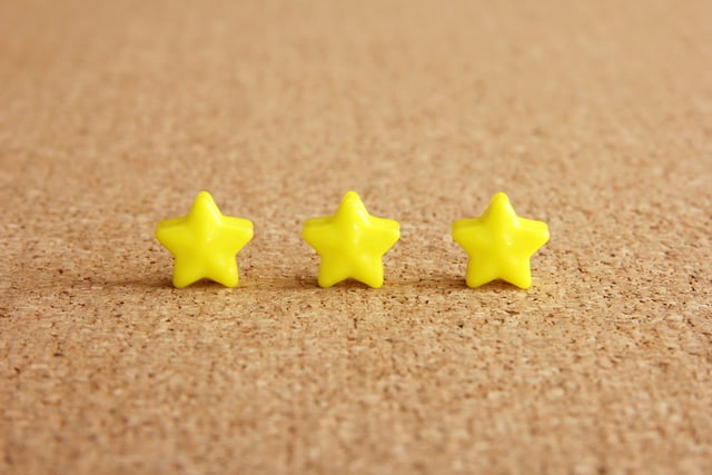 並んだ3つの黄色い星